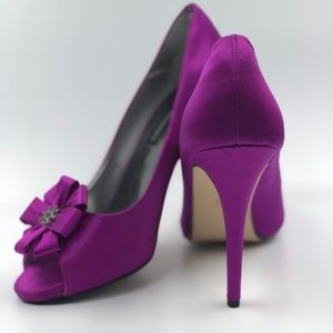 Peep toe Pump *make an offer*